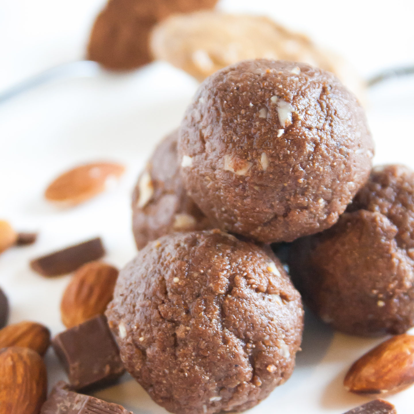 Healthy Chocolate Almond Energy Balls